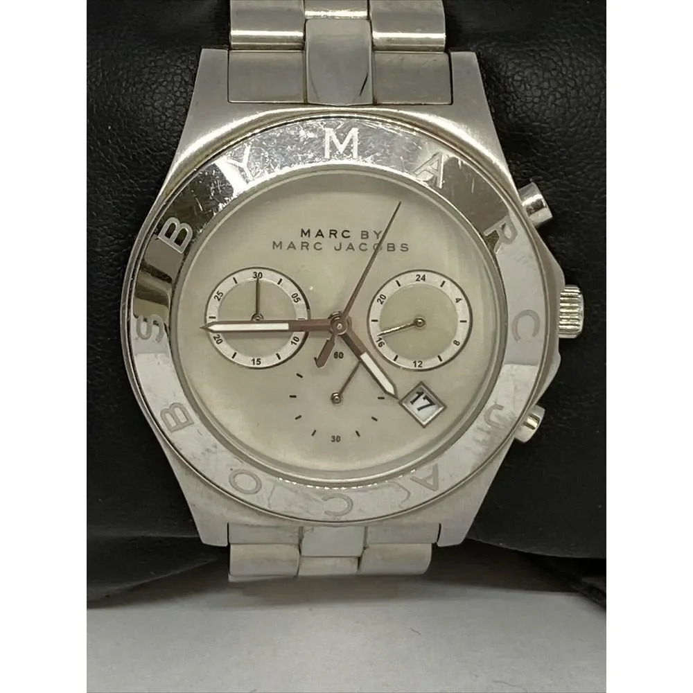Marc Jacobs MBM8636 Women Silver Stainless Steel Analog Dial Quartz Watch GE587